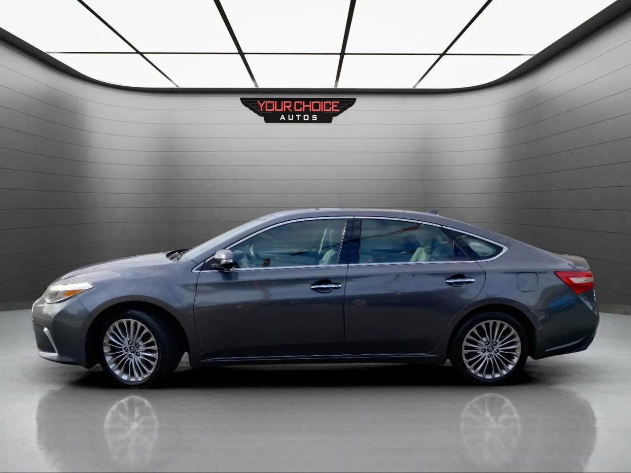 Used 2018 Toyota Avalon Limited image 2