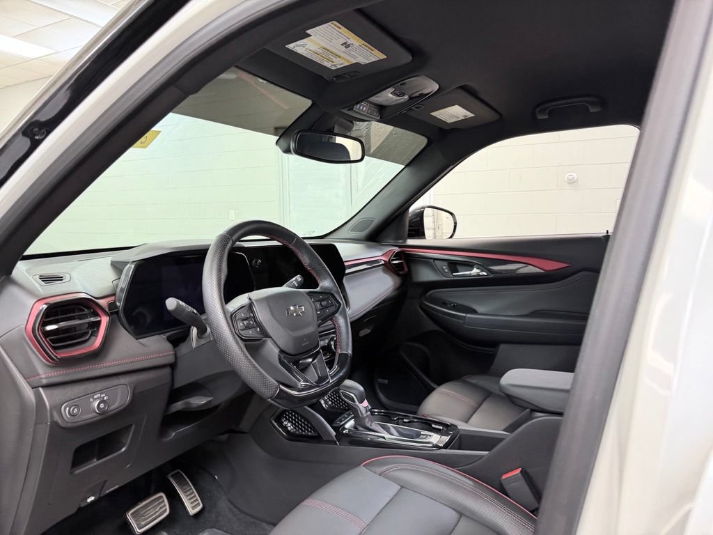 Used 2025 Chevrolet TrailBlazer RS w/ Convenience Package AWD/4WD image 15