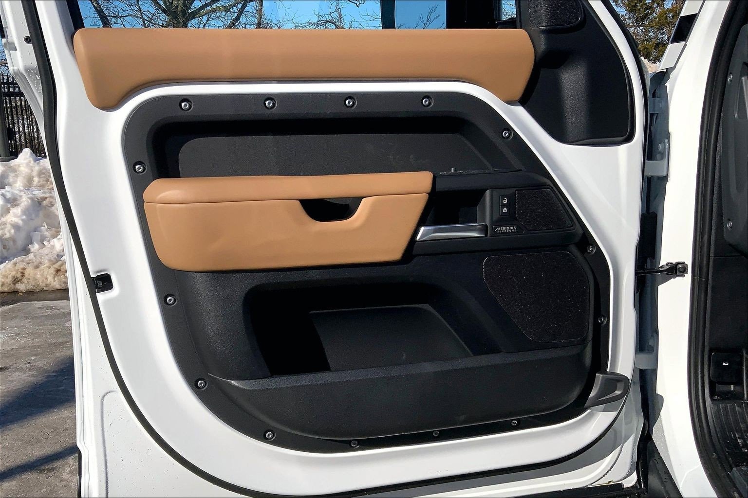 New 2026 Land Rover Defender 110 X-Dynamic SE image 10