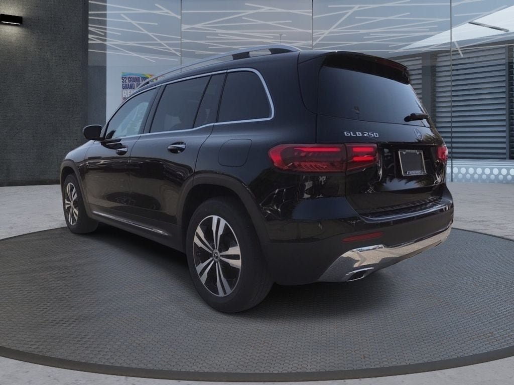 New 2026 Mercedes-Benz GLB 250 4MATIC image 3