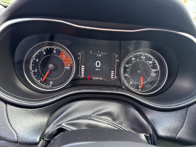 Used 2019 Jeep Cherokee Latitude Plus w/ Comfort/Convenience Group AWD/4WD image 19