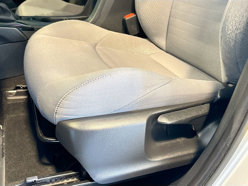 Used 2024 Toyota Corolla Cross SE image 16