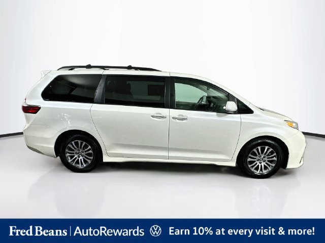 Used 2018 Toyota Sienna XLE Premium FWD image 10