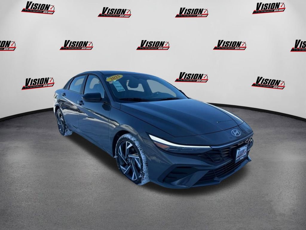 Certified 2025 Hyundai Elantra SEL image 3