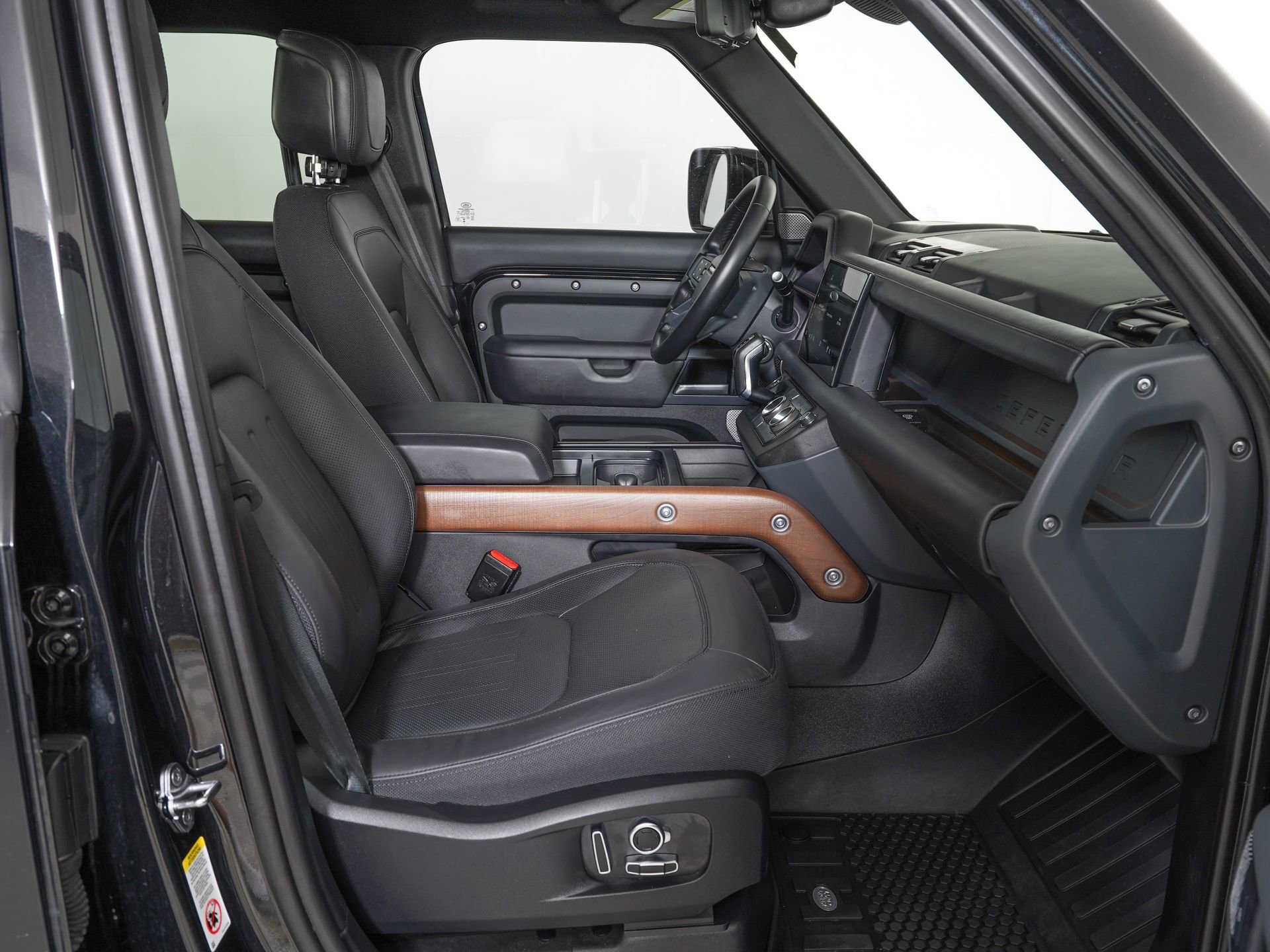 Used 2024 Land Rover Defender 130 X image 9