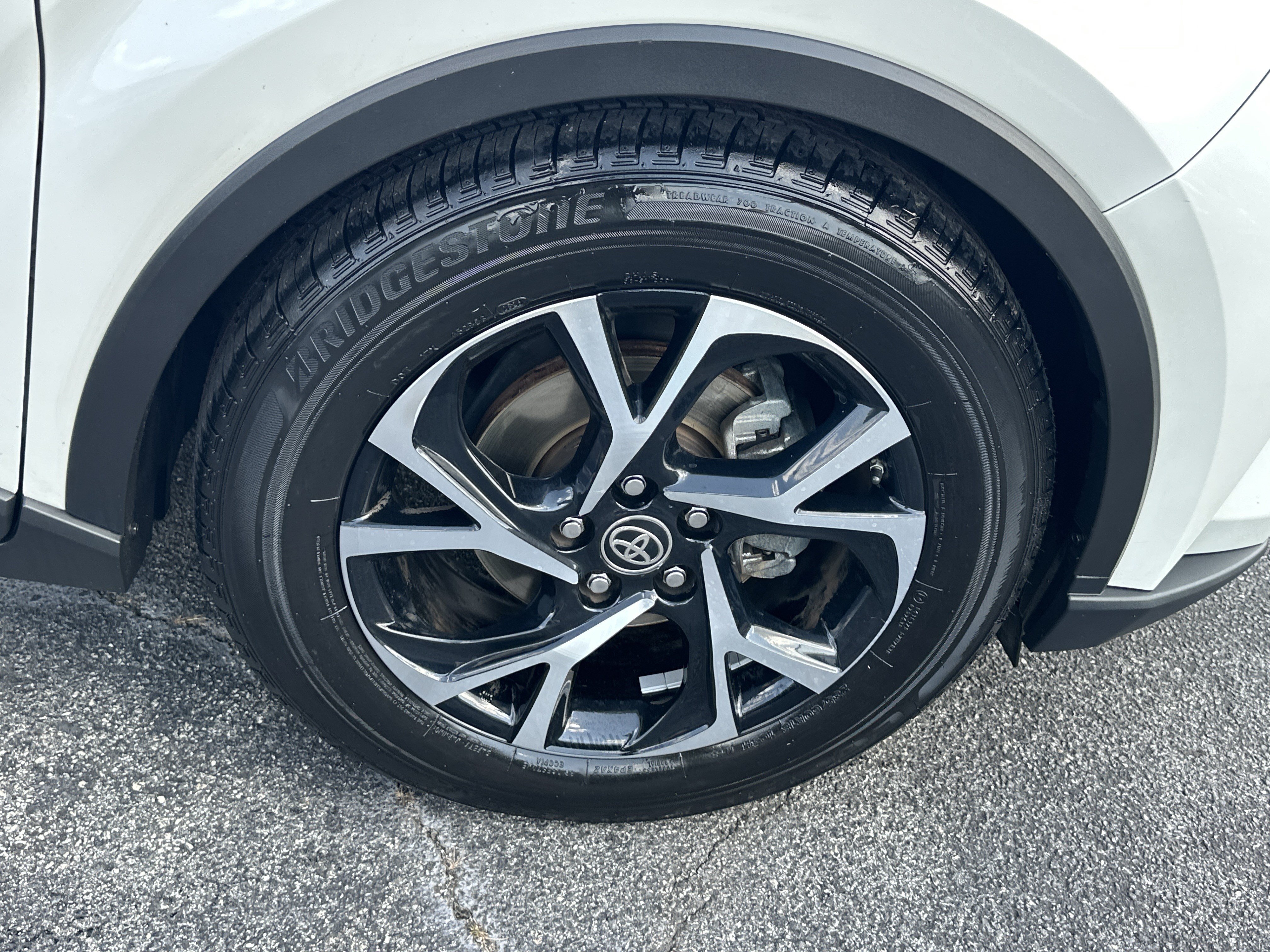 Used 2021 Toyota C-HR XLE FWD image 14