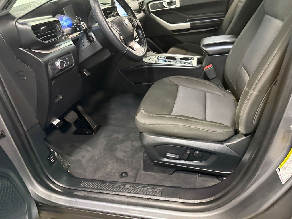 Used 2022 Ford Explorer XLT image 57