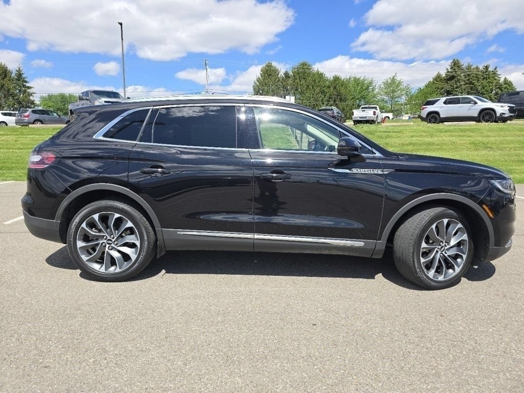Used 2023 Lincoln Nautilus Reserve w/ Cargo Utility Package AWD/4WD image 16