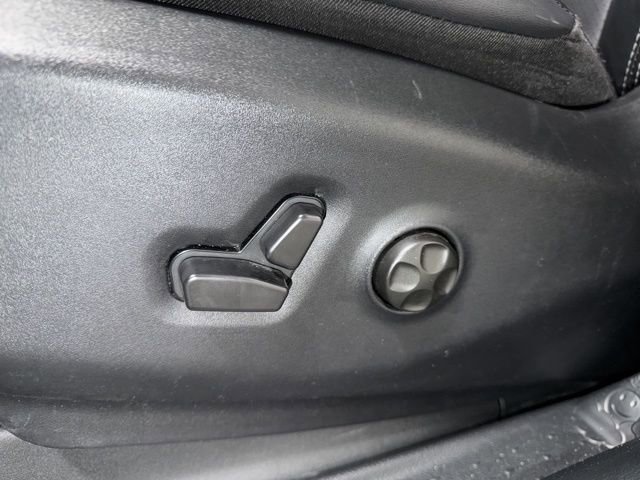 Used 2025 Chrysler Pacifica Select image 14