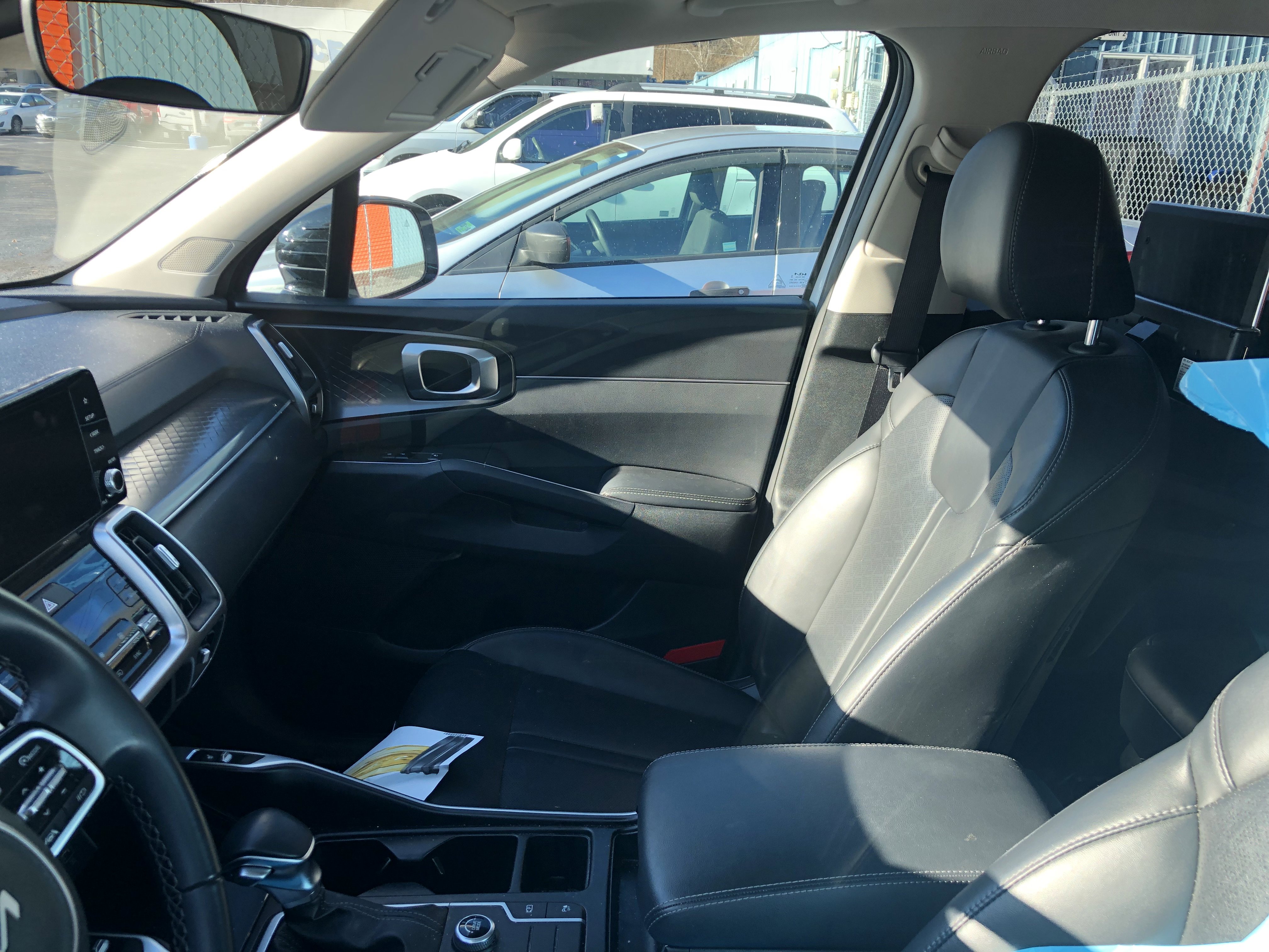 Used 2022 Kia Sorento S w/ Panoramic Sunroof Package image 5