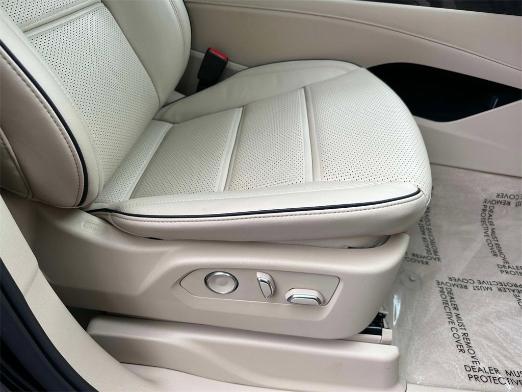 Used 2024 Cadillac Escalade Premium Luxury image 15