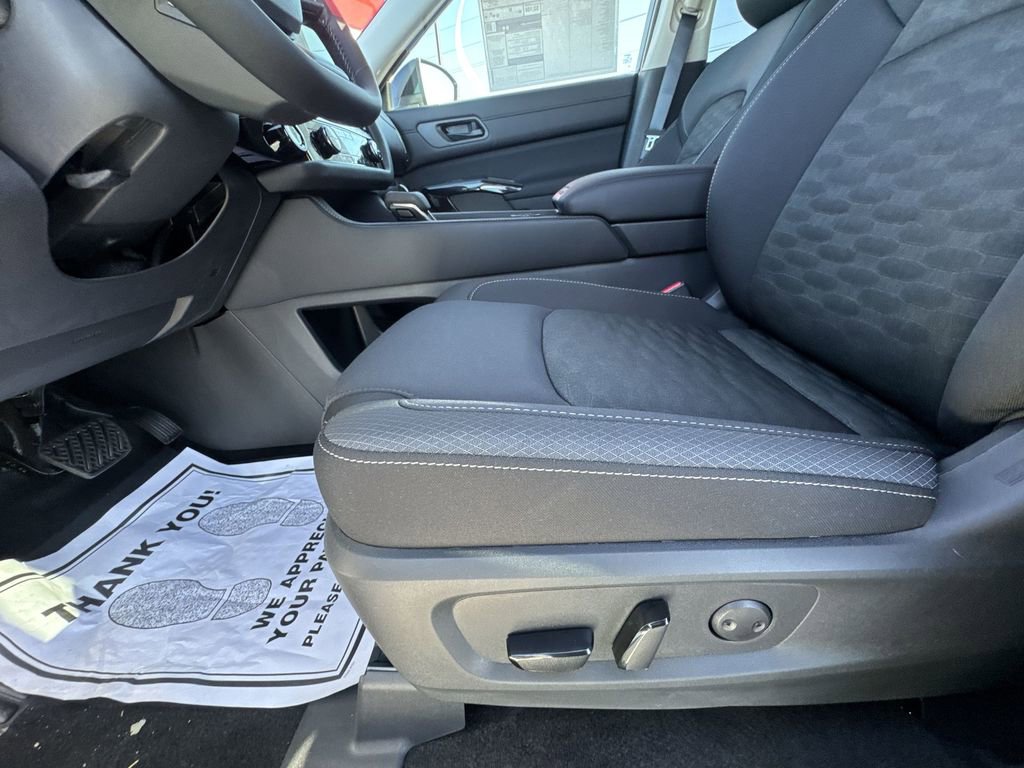 New 2026 Nissan Pathfinder SV image 12