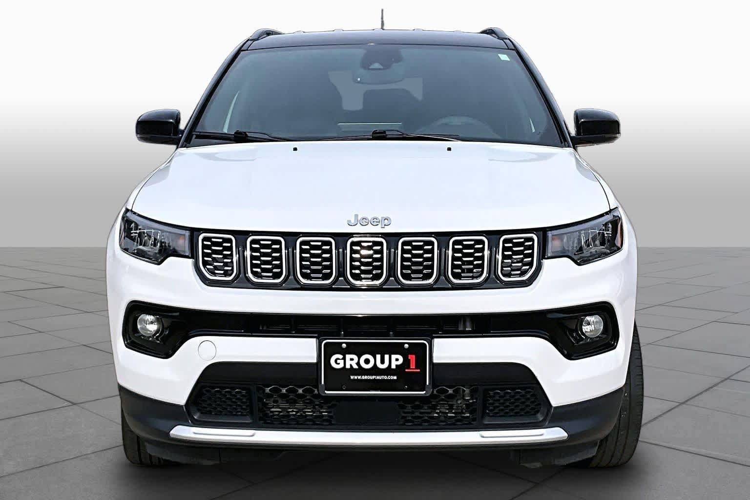 Used 2025 Jeep Compass Limited AWD/4WD image 3