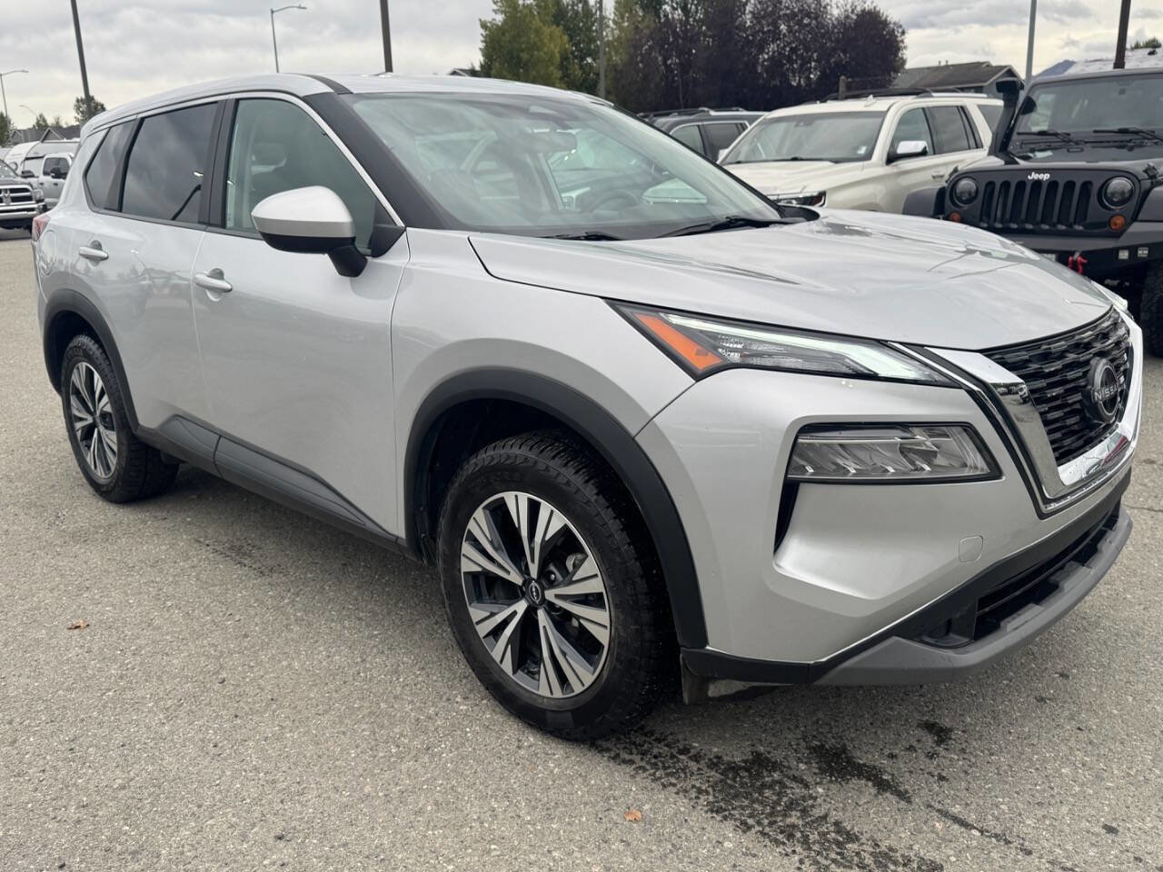 Used 2023 Nissan Rogue SV image 8