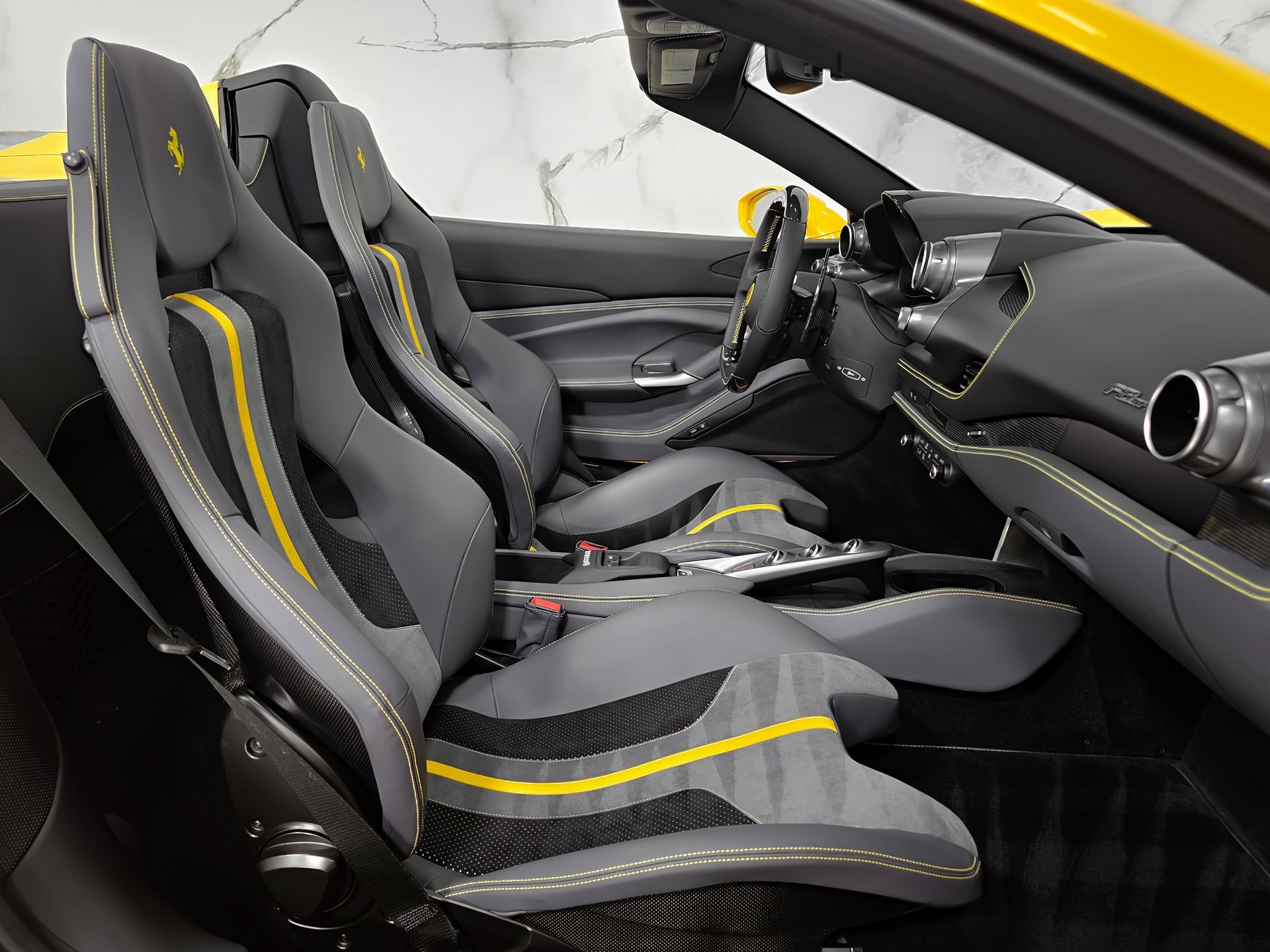 Used 2022 Ferrari F8 Tributo image 3