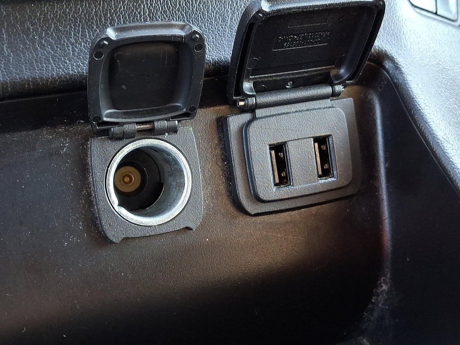 Used 2018 Chevrolet Suburban LT image 23