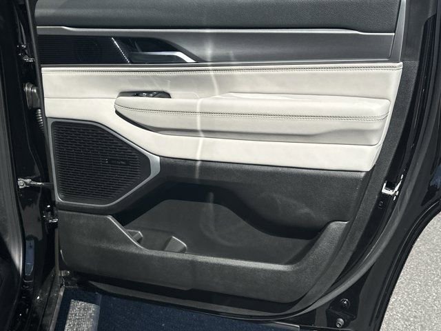 New 2026 Jeep Grand Wagoneer 2WD image 19