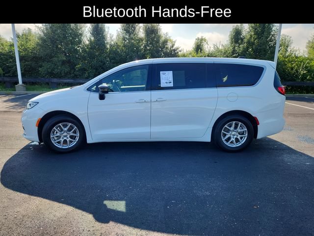 Used 2025 Chrysler Pacifica Select FWD image 4