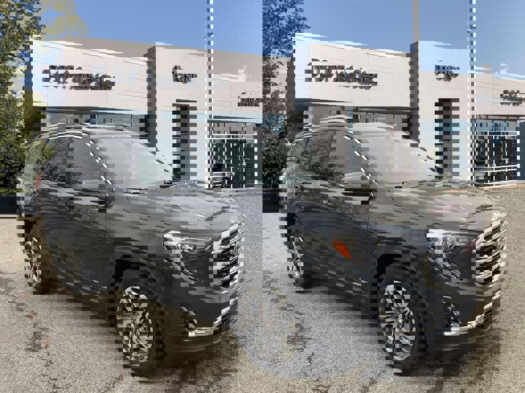 Used 2019 GMC Terrain SLT image 1