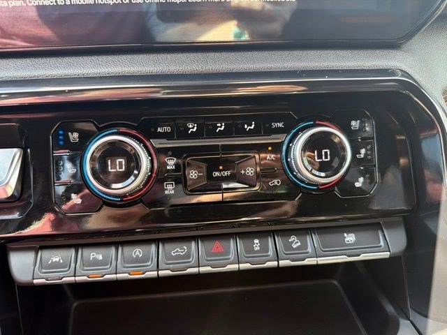 Used 2022 GMC Sierra 1500 AT4 w/ AT4 Premium Package AWD/4WD image 32