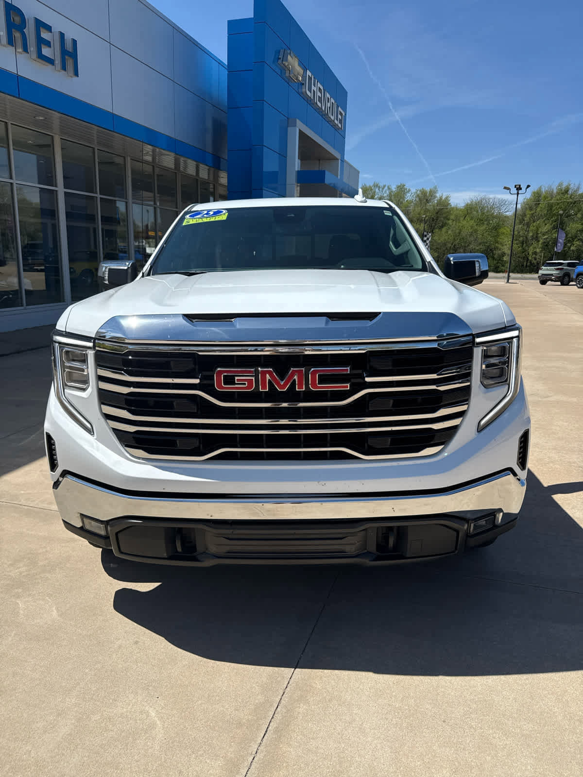 Used 2025 GMC Sierra 1500 SLT w/ SLT Premium Package image 4