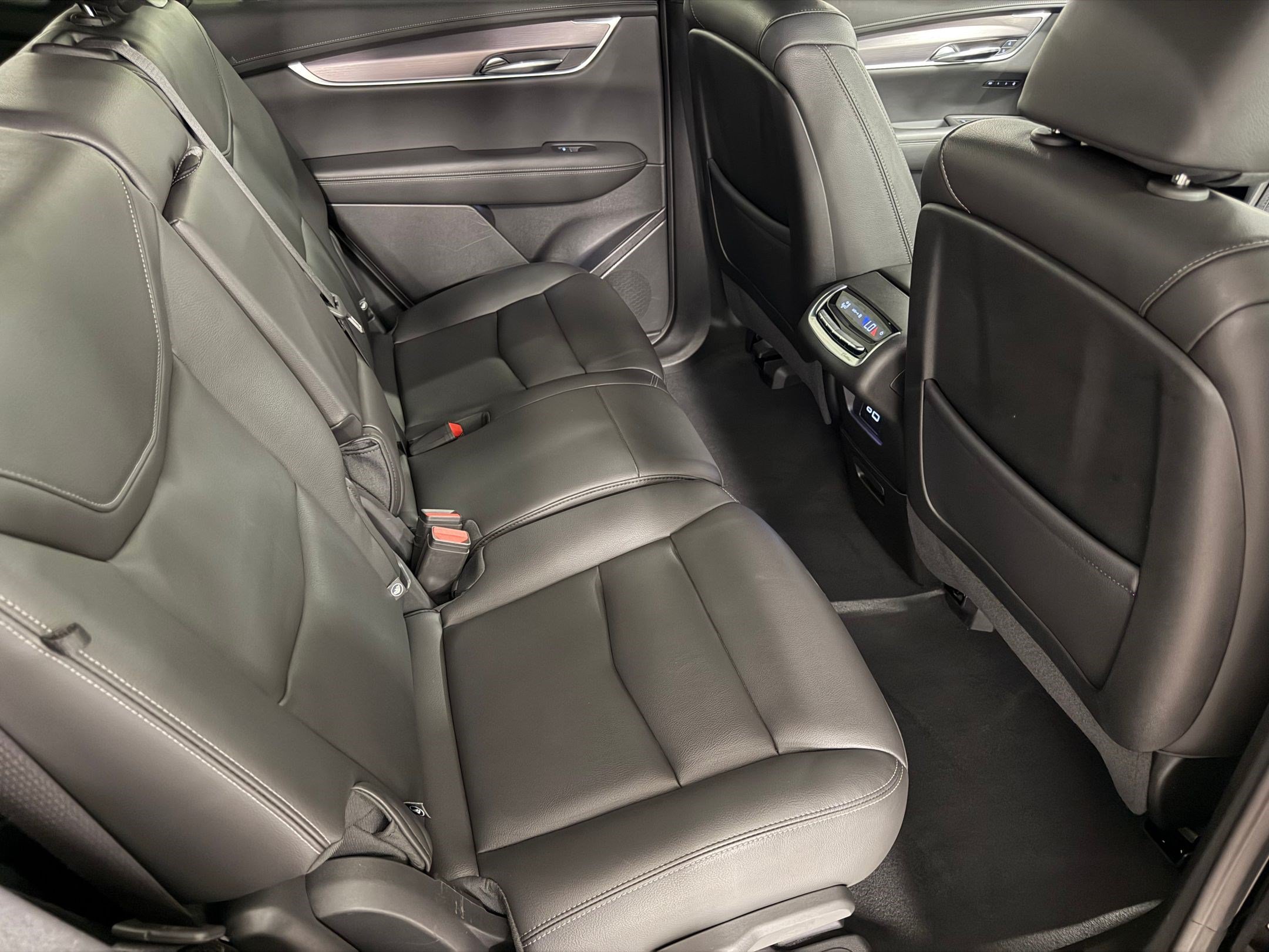 Certified 2025 Cadillac XT6 Luxury FWD image 47
