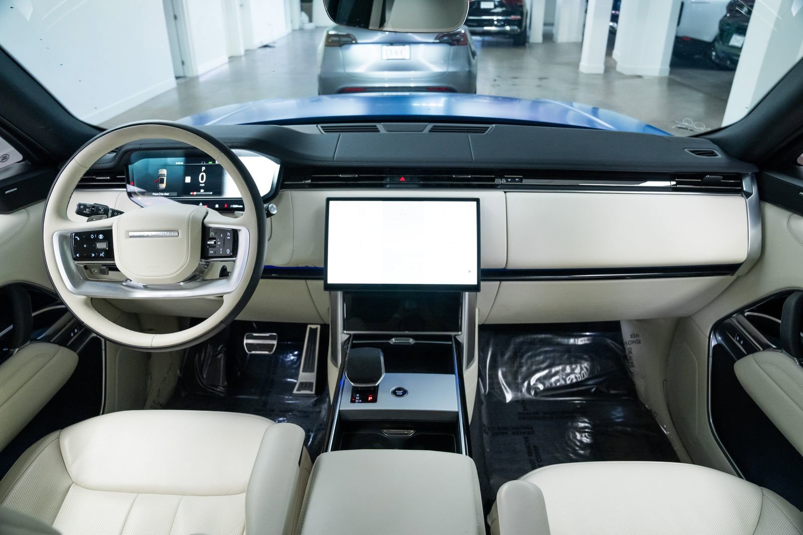 Used 2025 Land Rover Range Rover Long Wheelbase SE AWD/4WD image 9