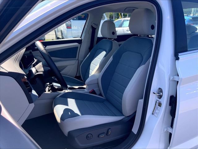 Used 2025 Volkswagen Jetta SE w/ Sunroof Package FWD image 5