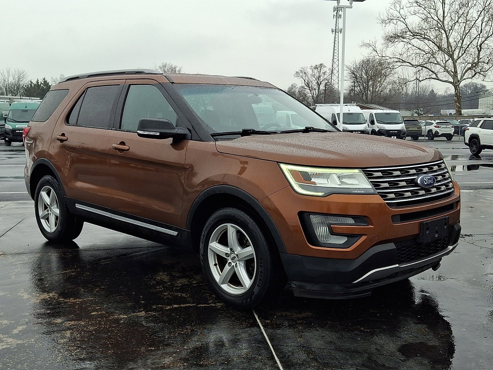 Used 2017 Ford Explorer XLT video 3
