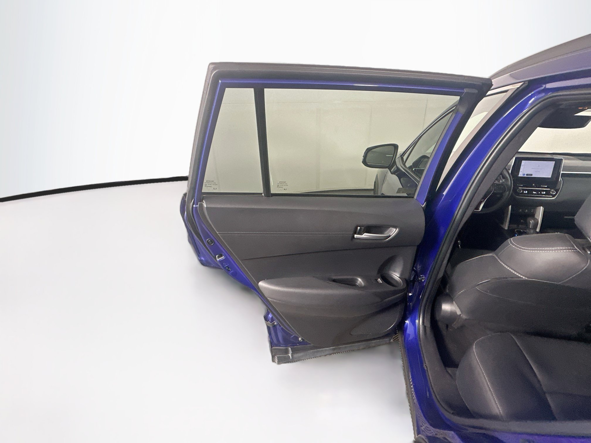 Used 2025 Toyota Corolla Cross XLE FWD image 25