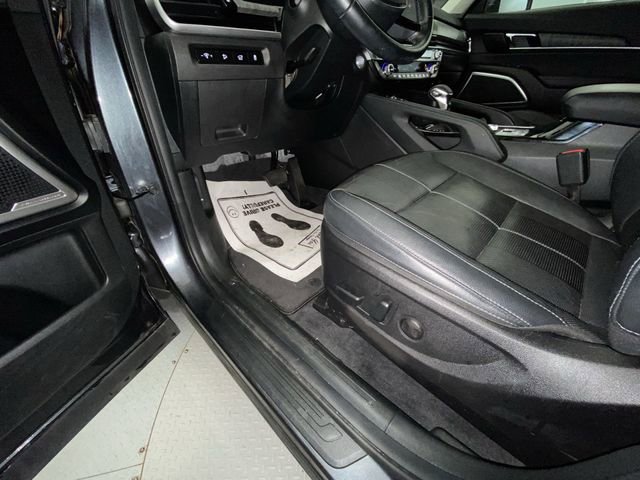 Used 2024 Kia Telluride EX w/ EX Captain's Chair Package image 12