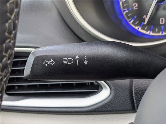 Used 2023 Chrysler Pacifica Touring-L FWD image 6