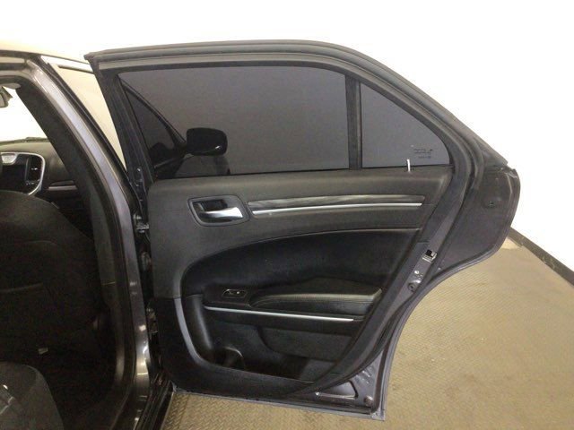 Used 2021 Chrysler 300 Touring RWD image 7