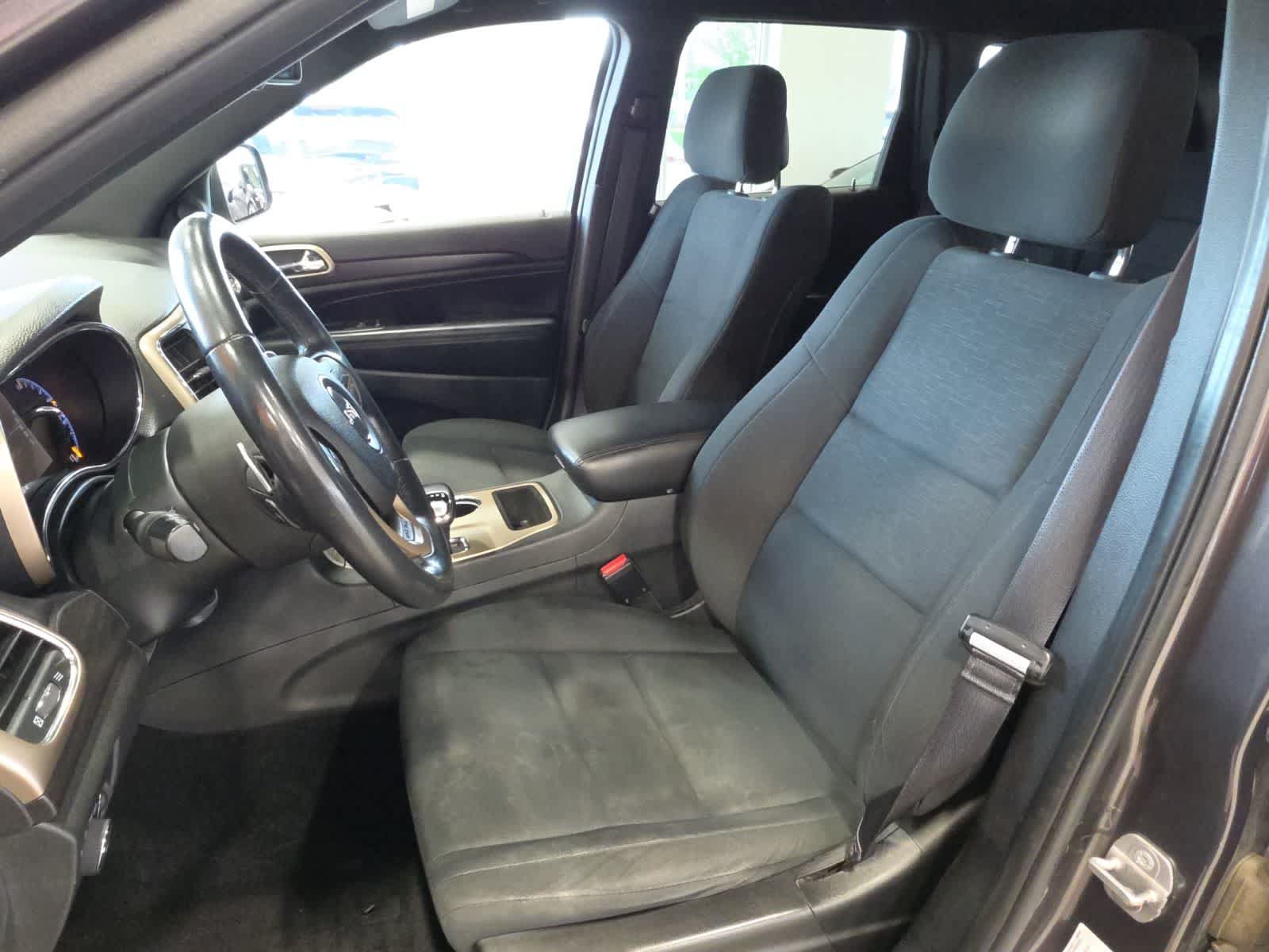 Used 2014 Jeep Grand Cherokee Laredo w/ 18" Wheel & 8.4" Radio Group AWD/4WD image 14