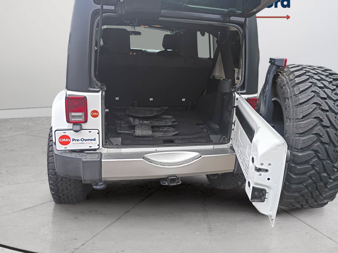 Used 2017 Jeep Wrangler Unlimited Sahara w/ Max Tow Package AWD/4WD image 16