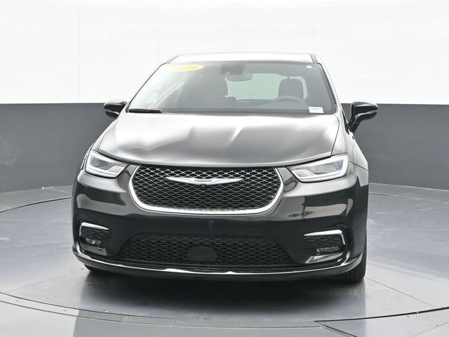 Used 2024 Chrysler Pacifica Touring FWD image 2