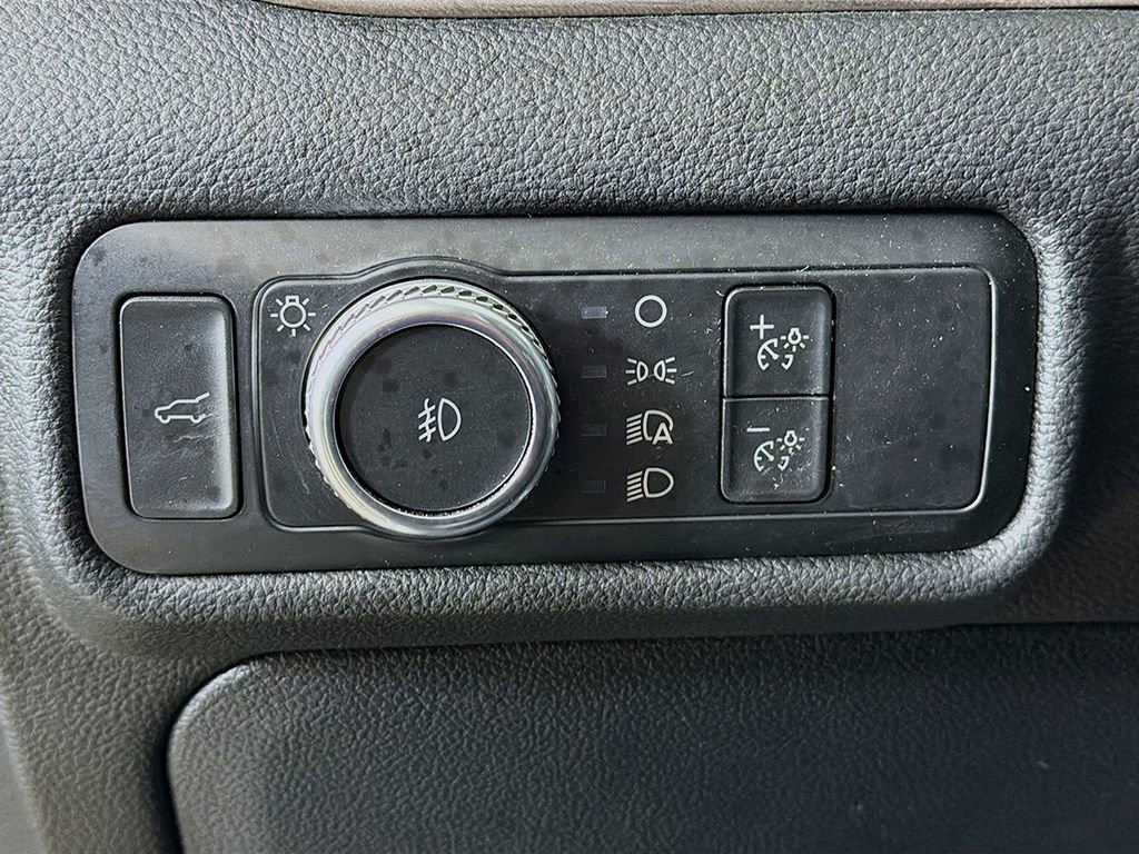 Used 2022 Ford Explorer Limited image 31