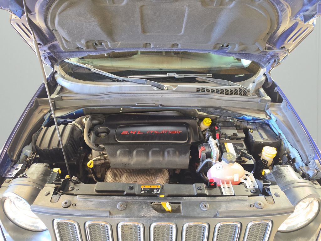 Used 2017 Jeep Renegade Latitude AWD/4WD image 9