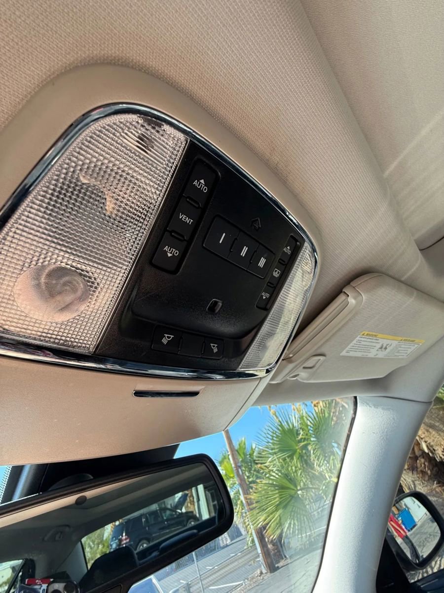 Used 2019 Chrysler 300 Limited w/ Safetytec Plus Group image 11