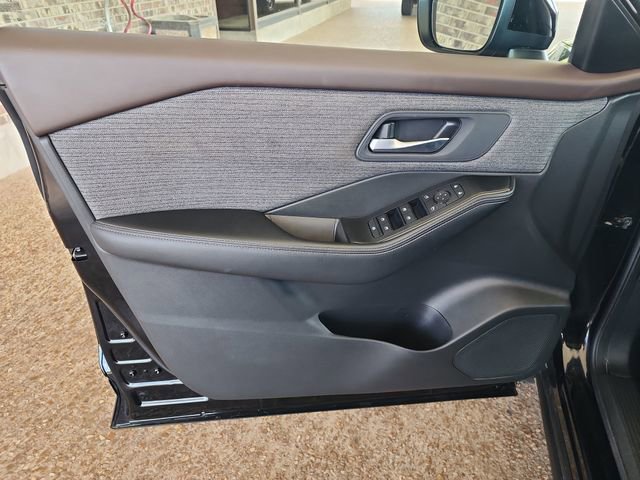 Used 2023 Nissan Rogue SV FWD image 9