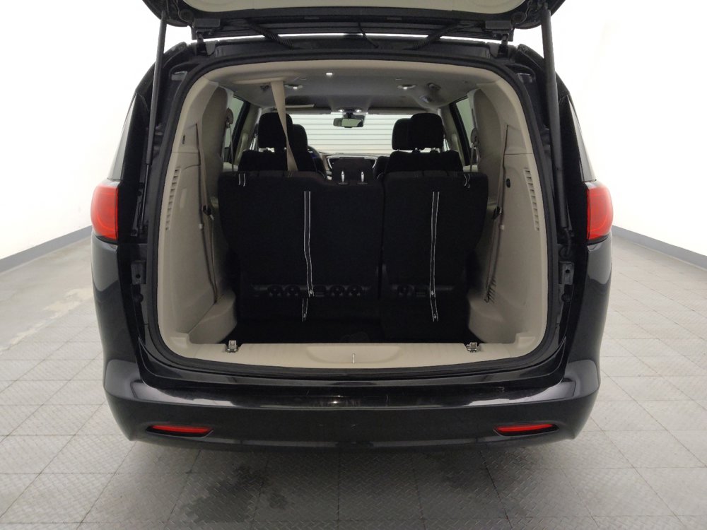 Used 2022 Chrysler Voyager LX FWD image 29