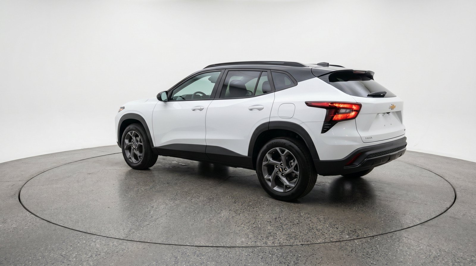 Used 2025 Chevrolet Trax LT FWD image 6