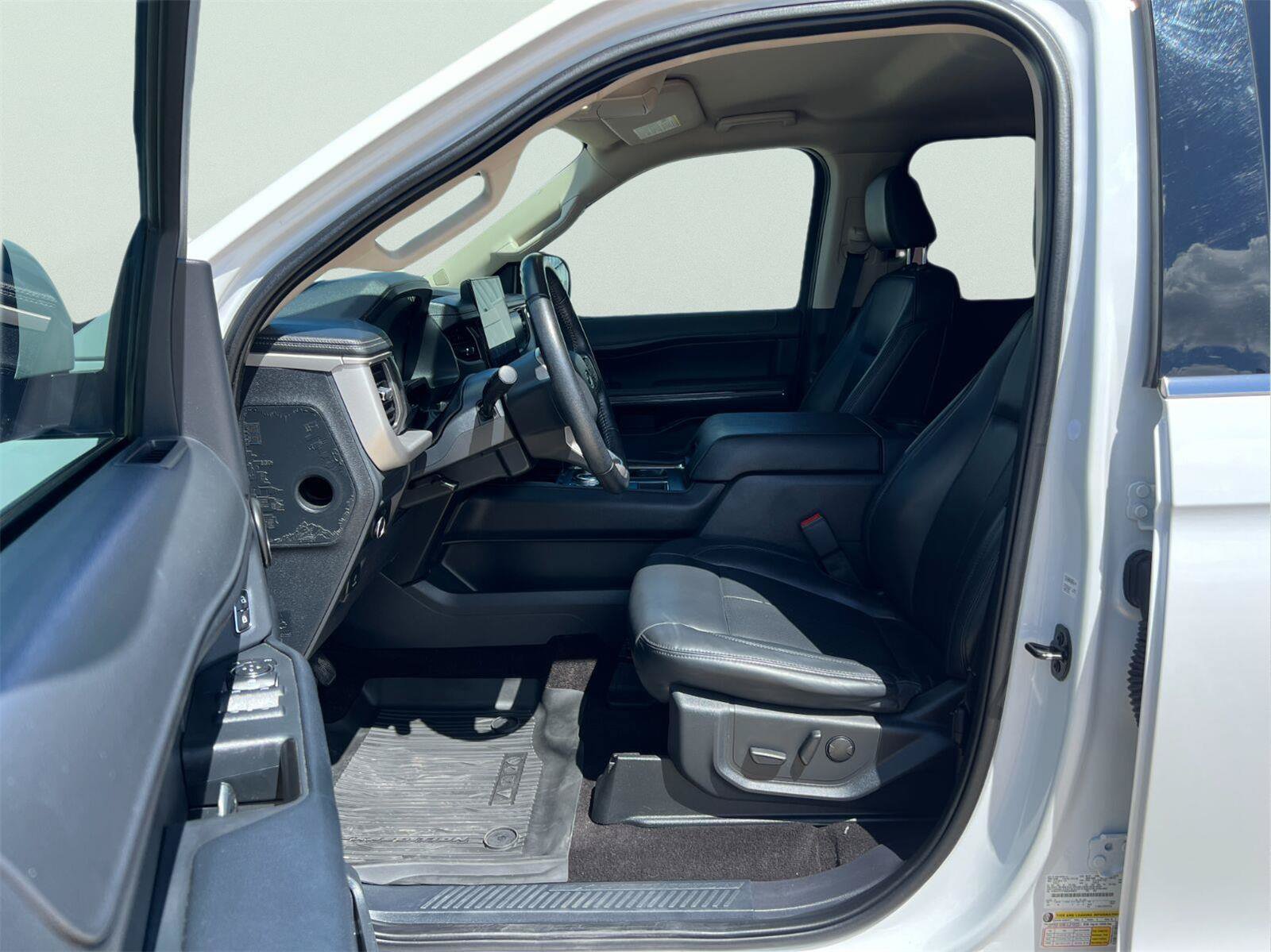 Used 2022 Ford Expedition XLT RWD image 11