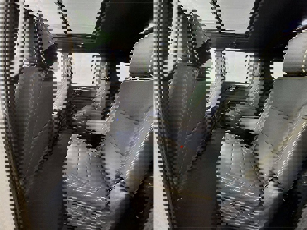 New 2025 Chevrolet Suburban Premier image 20