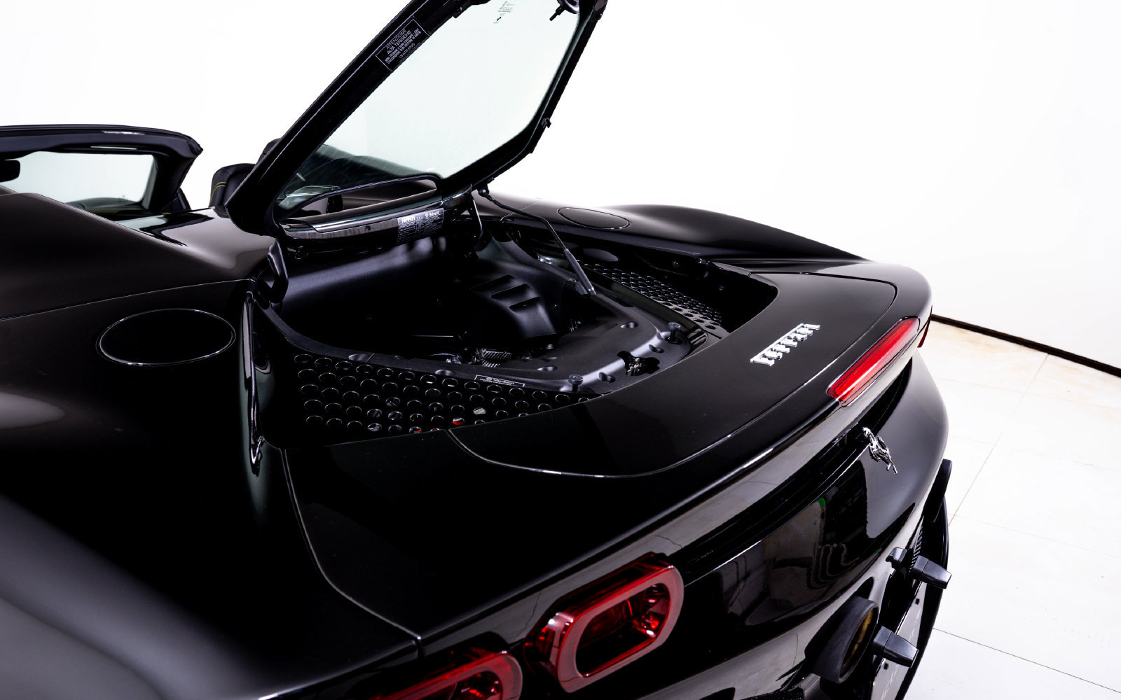 Used 2022 Ferrari SF90 Spider AWD/4WD image 15
