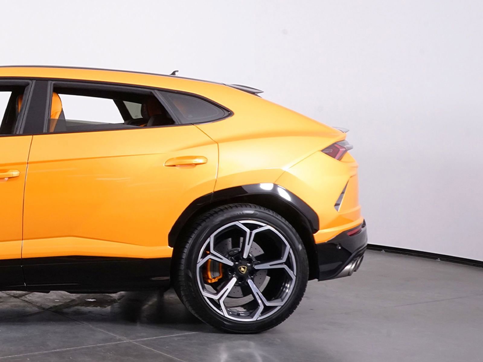 Used 2022 Lamborghini Urus image 13