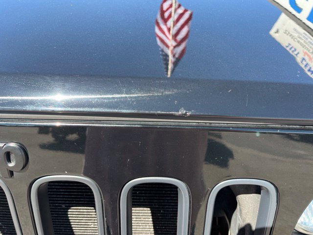 Used 2016 Jeep Wrangler Unlimited Sahara AWD/4WD image 3