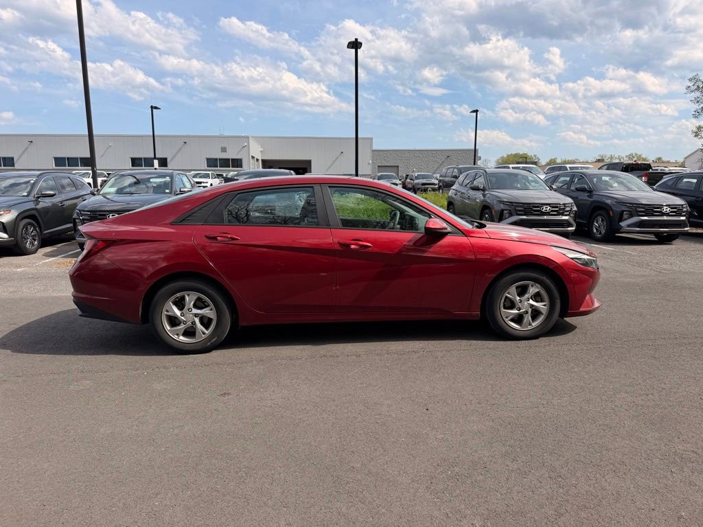Certified 2023 Hyundai Elantra SE FWD image 2