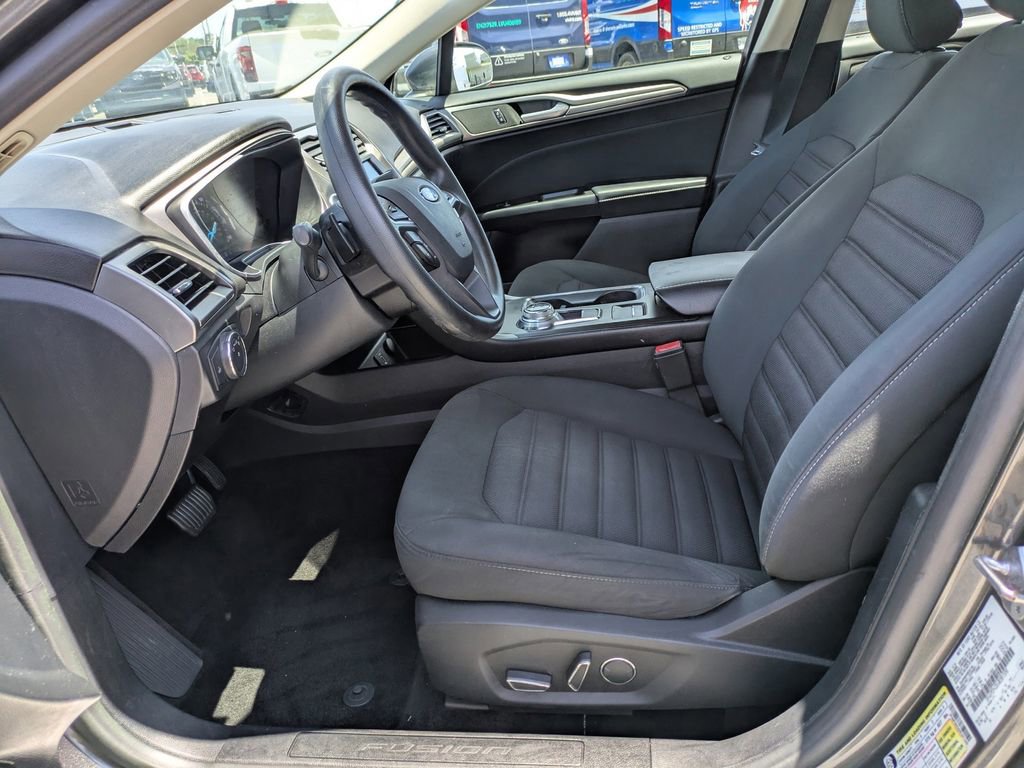 Certified 2017 Ford Fusion SE w/ Fusion SE Technology Package FWD image 20