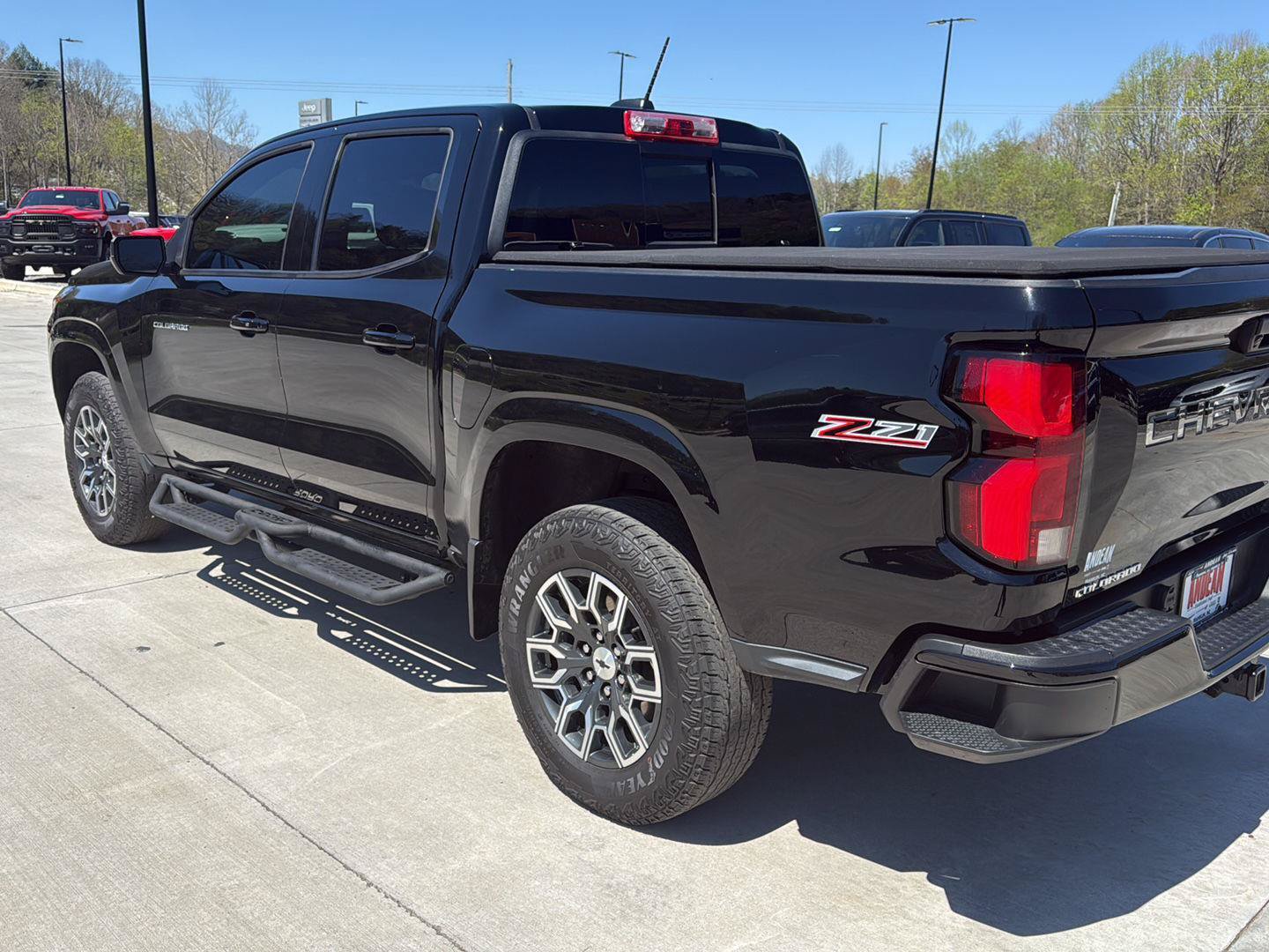 Used 2023 Chevrolet Colorado Z71 w/ Z71 Convenience Package 2 AWD/4WD image 9